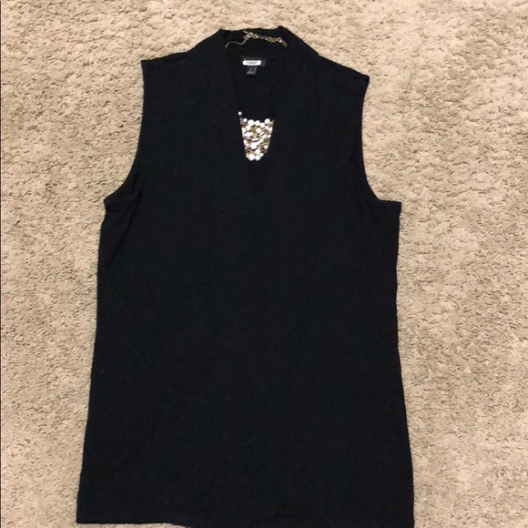 Fitted, but not tight, top - Picture 1 of 2